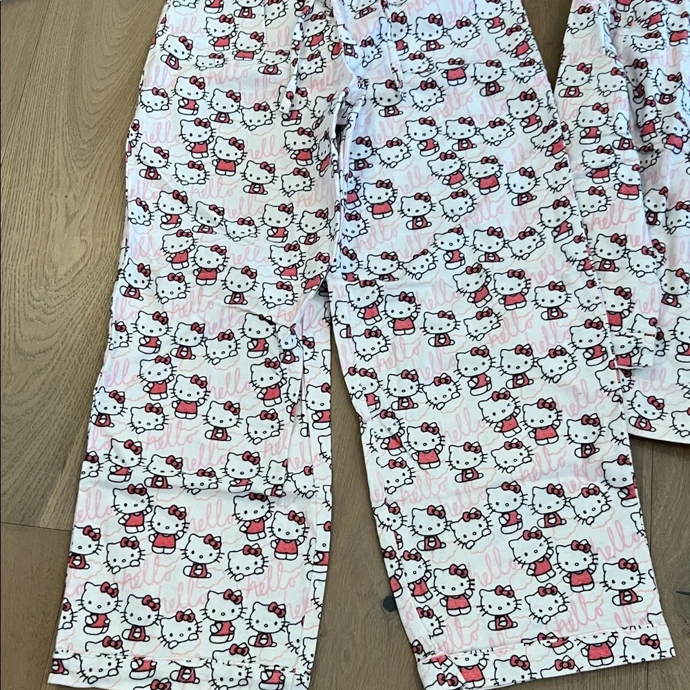 Hello Kitty Pink Women’s / Teen Pajamas - Picture 7 of 8